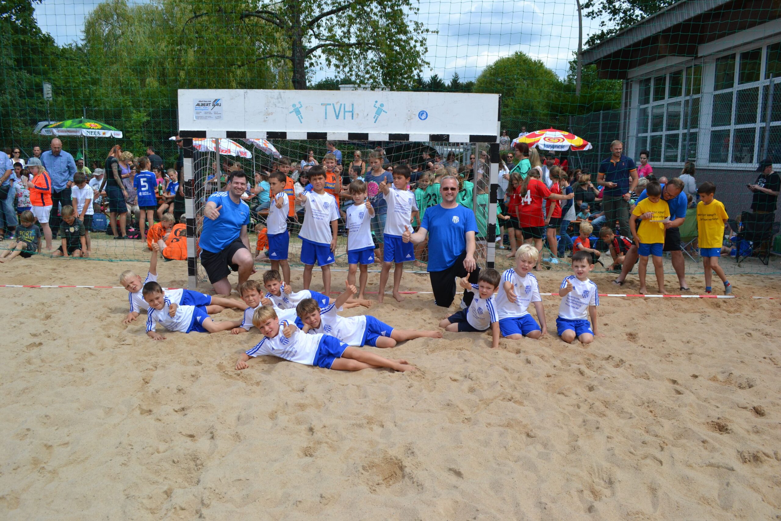 Minis Kahl on-tour: Nightball und Beachhandball
