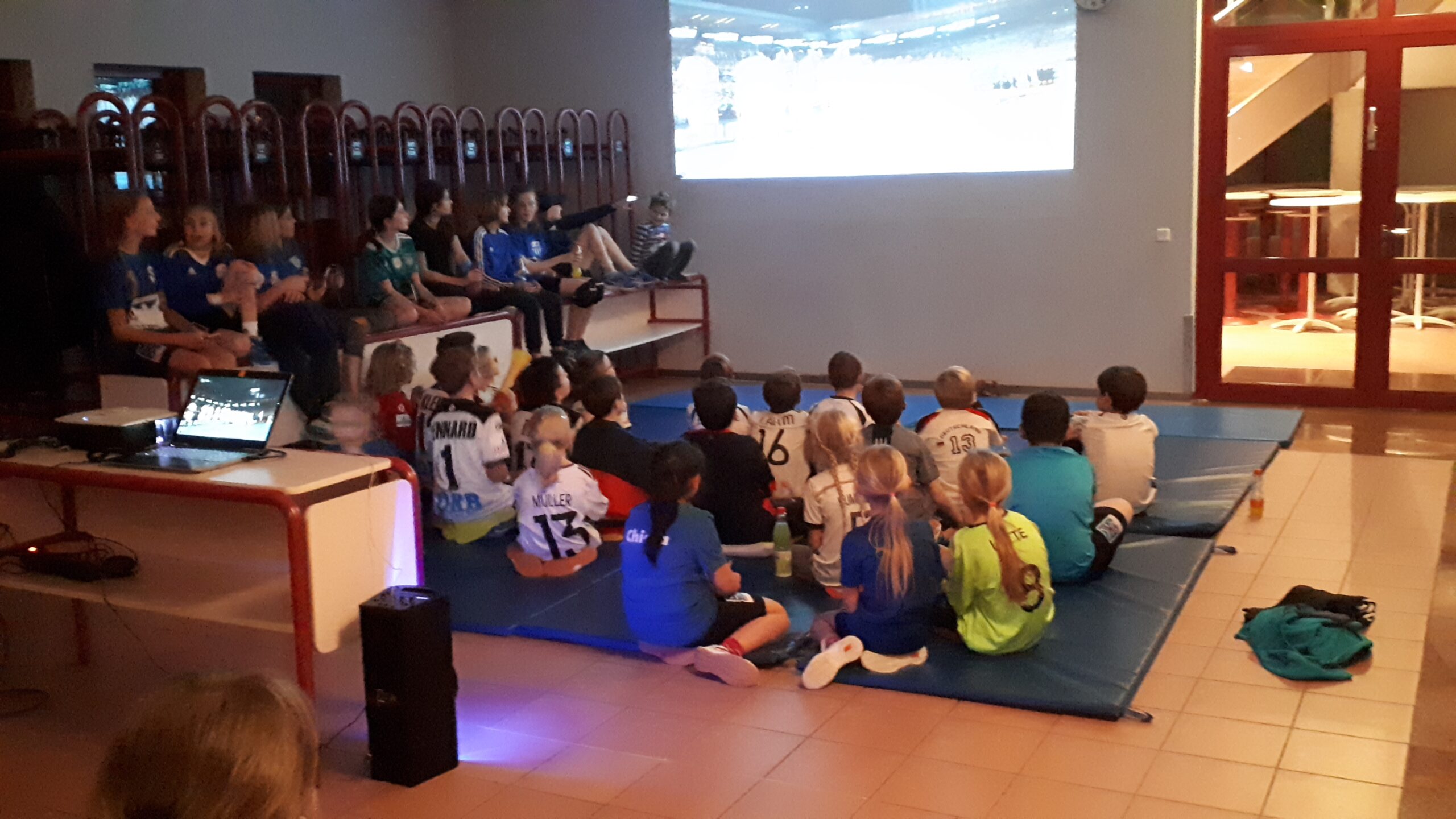 94er Kids beim Public Viewing
