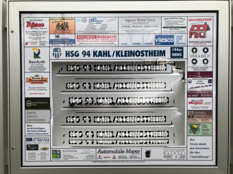 Neuer 94er Schaukasten an der Maingauhalle