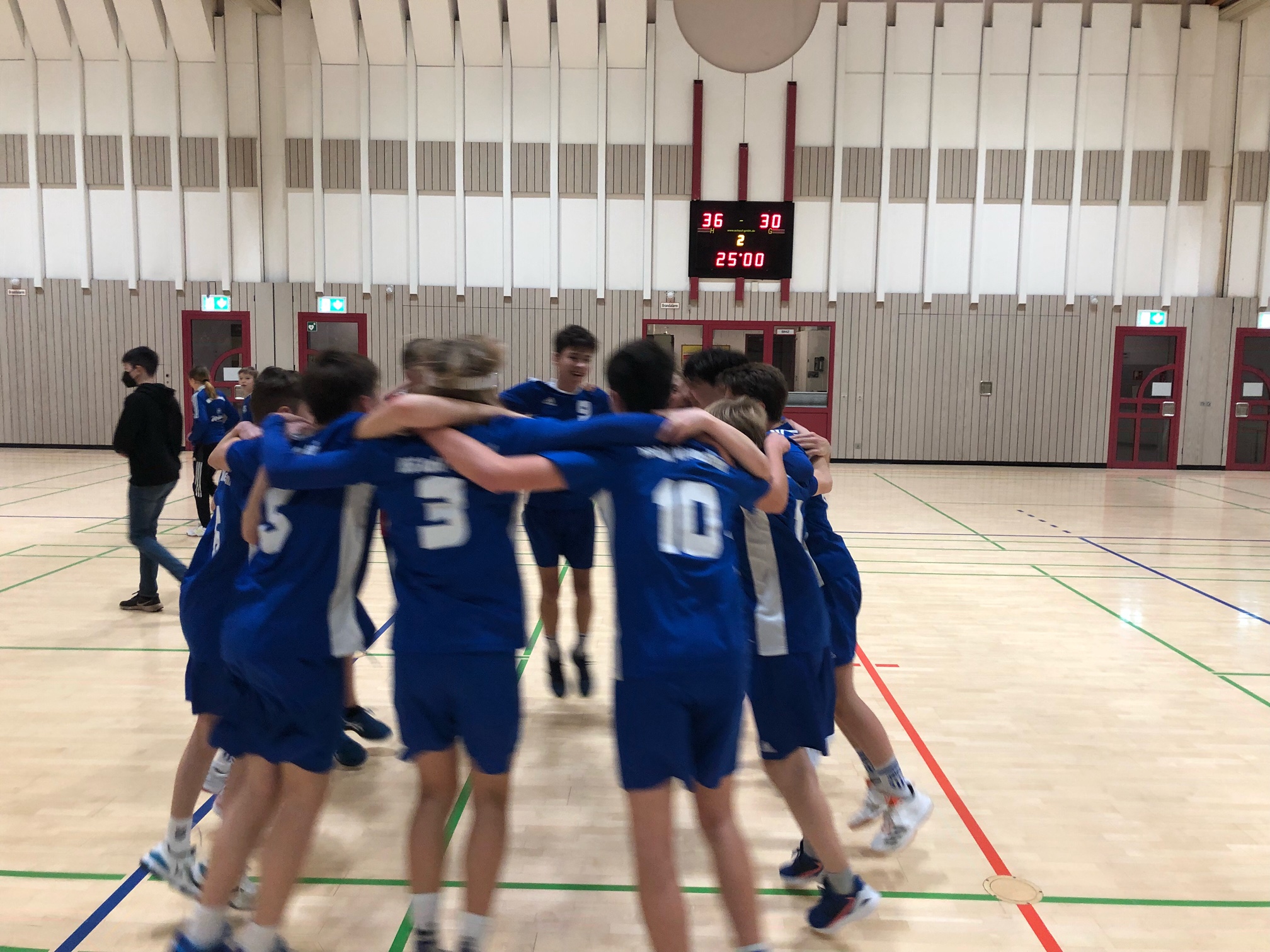 Männl. C-Jugend I: Erobert sich im Heimspiel gegen Bruchköbel die Tabellenspitze zurück