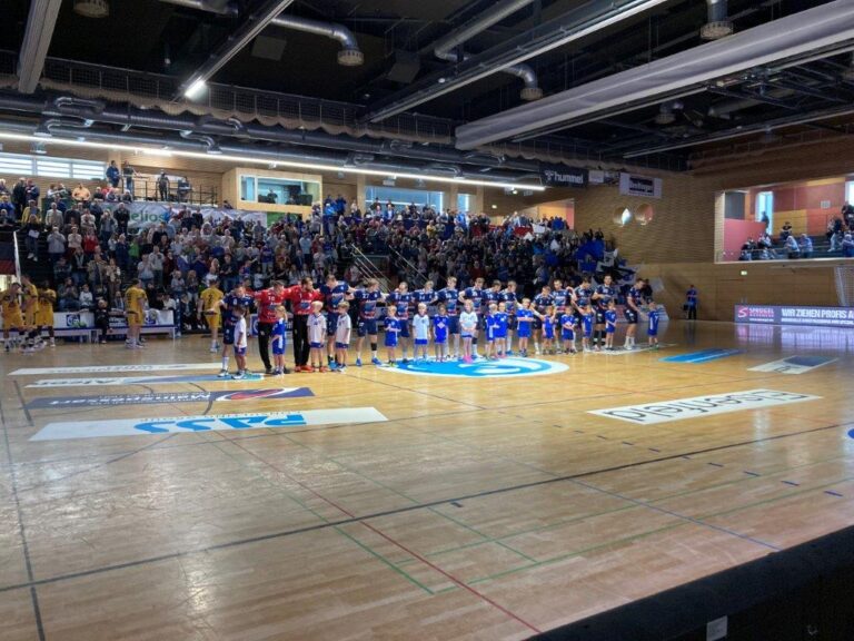 Minis Kleinostheim: Heimpielbesuch mit Einlaufen beim TV Grosswallstadt