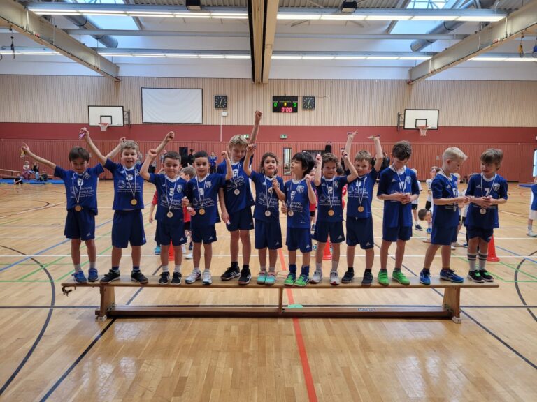 Minis Kleinostheim: Heimturnier der G-Jugend in der Schulturnhalle